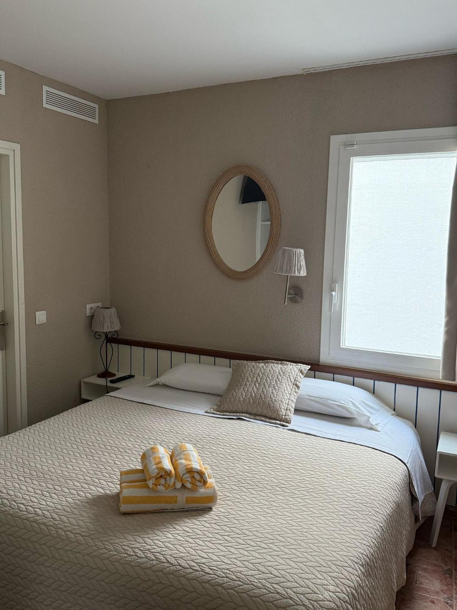 La Fonda Bed & Breakfast Cadaques Bagian luar foto
